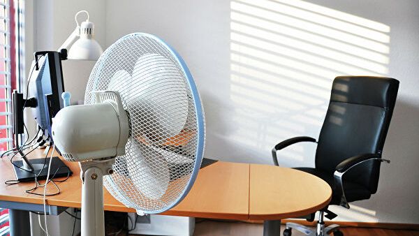 Как пережить жаркое лето в офисе: пять советов