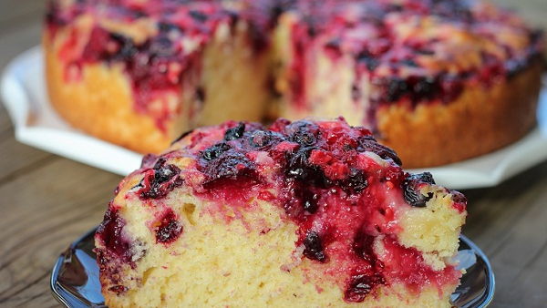 Пирог с ягодами в мультиварке (рецепт)