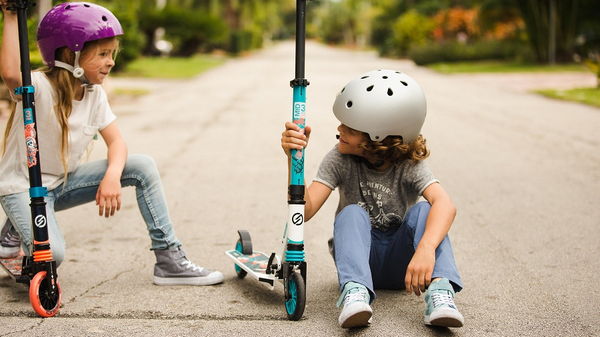 Учим ребенка кататься на роликах, велосипеде и самокате