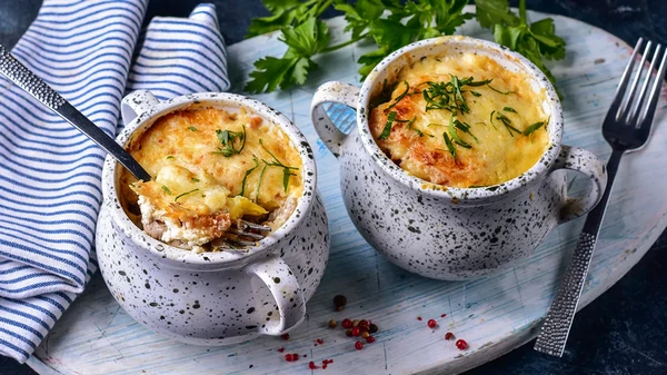 Как приготовить драники в горшочках с грибами и сметаной