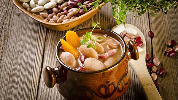 Как приготовить мясо в горшочках: кулинарные хитрости и рецепт
