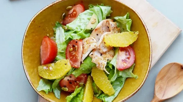 Салат с курицей и апельсинами