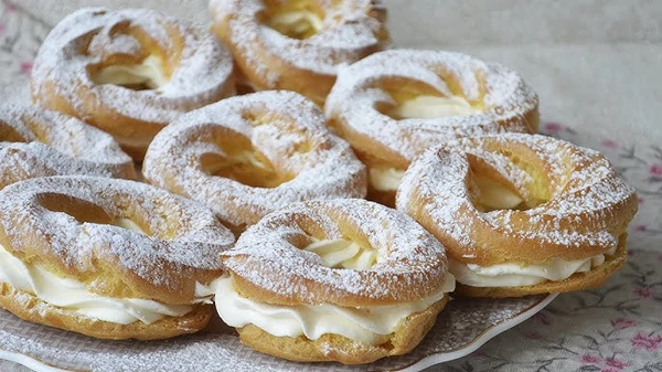 Заварные кольца с творожным кремом: как приготовить нежный десерт
