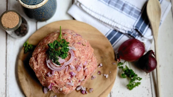 Кулинарный секрет, который сделает мясной фарш нежным, как пух