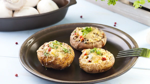 Фаршированные грибы: рецепт аппетитной закуски