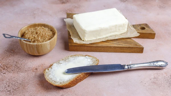 Чем можно заменить сливочное масло: отличные варианты для каши, бутерб...