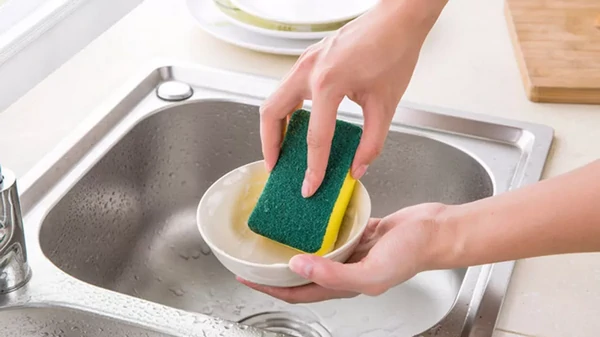 Хозяйке на заметку: необычные способы применения губки для посуды