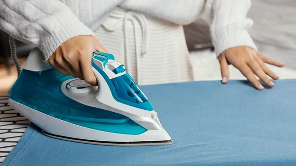 Что можно и нельзя делать с утюгом: полезные советы, которые мало кто ...