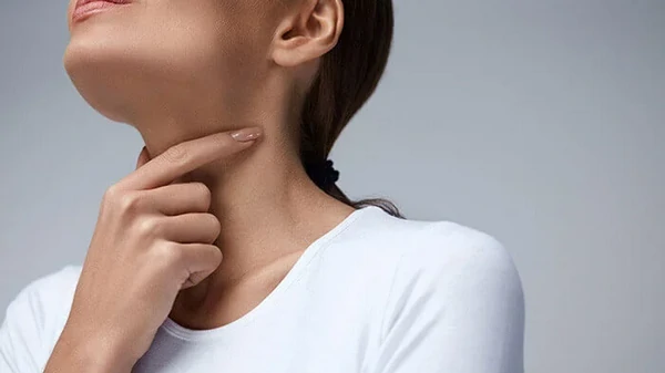 Не спешите глотать антибиотики! Как правильно лечить ангину