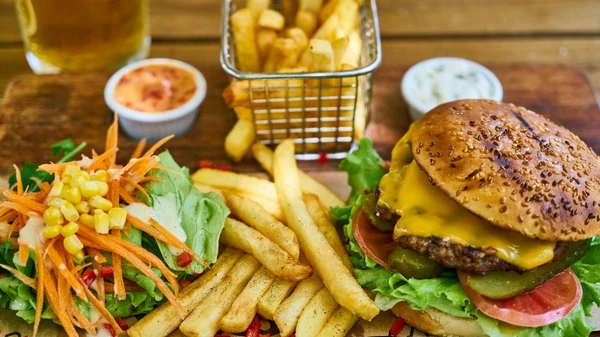 Вот как на самом деле влияет фастфуд на здоровье