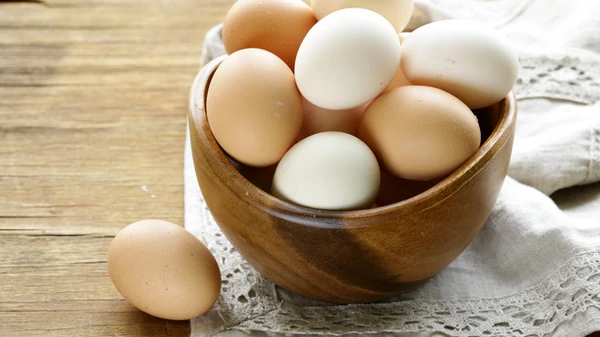 Вот зачем натирать яйца маслом перед тем, как положить в холодильник