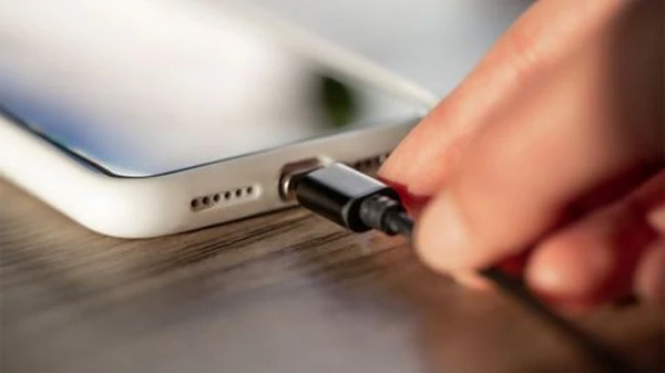 Как зарядить смартфон вдвое быстрее: используйте эти трюки