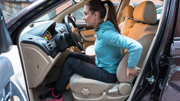 Почему болит спина после поездки в автомобиле?