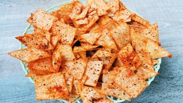 Можно даже детям: полезные чипсы из лаваша за 15 минут