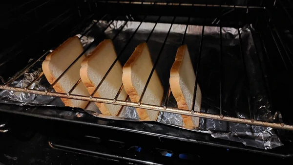 Решетка духовки будет сверкать: хитрость для быстрого результата