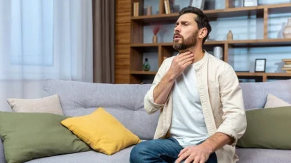 Боль в горле быстро отступит: названы 6 лучших средств