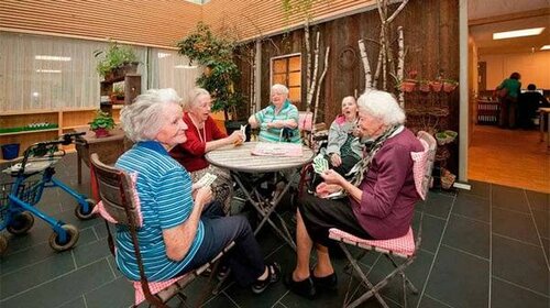 Турбота, а не байдужість: чому літнім людям краще жити в пансіонаті