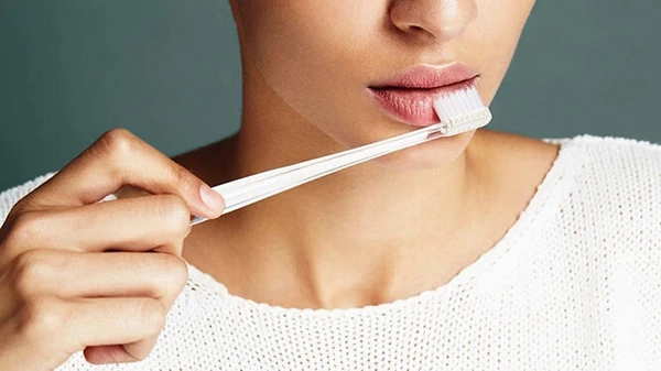 Как увеличить губы: народные методы