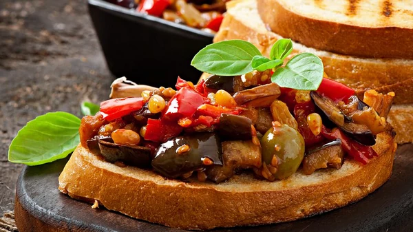 Намазка из баклажанов и перца: легкий рецепт летнего перекуса