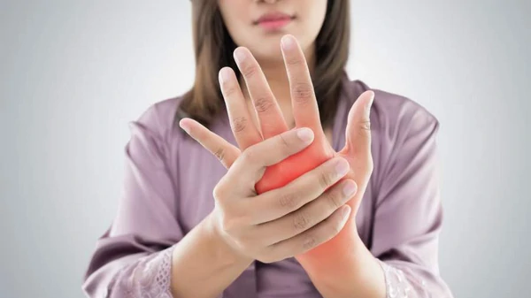 Почему немеют руки? 7 причин