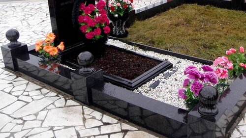 Цоколь на могилу: зачем нужен, какие бывают и как его выбрать