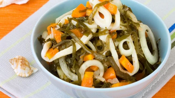 Салат из морской капусты и моркови: быстрый и простой рецепт полезного...