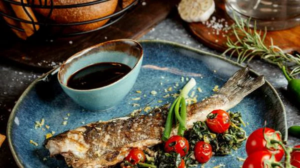 Идеальный вариант для быстрого обеда! Как вкусно запечь рыбу с овощами