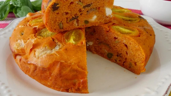 Пикантный пирог с помидорами: не дадим зря пропасть урожаю томатов