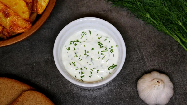 Вместо сметаны и майонеза: готовим вкусный чесночный соус