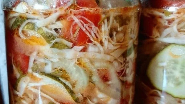 Овощной салат на зиму: рецепт универсальной заготовки