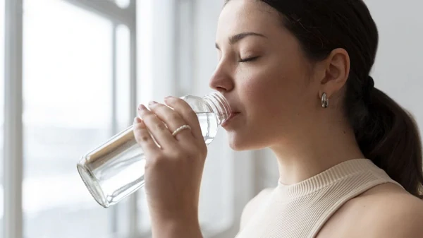 Это разрушает ваше тело: 10 признаков того, что вы пьете мало воды