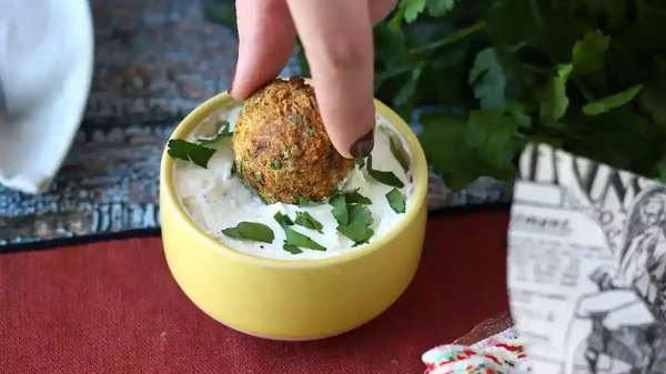 Нежный внутри, хрустящий снаружи: идеальный фалафель без фритюра