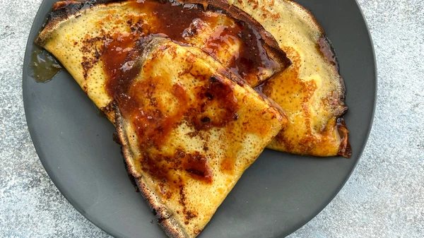 Блины в огне: как приготовить и поджечь классические креп сюзетт в апе...