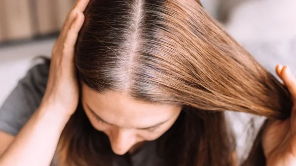 Как надолго скрыть седину, не крася волосы: вам поможет копеечная апте...