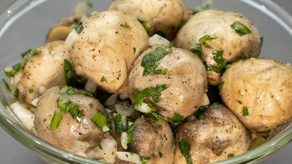 Супербыстро: рецепт вкусных маринованных шампиньонов за 10 минут