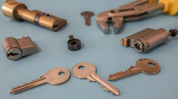 Как открыть дверь, если она захлопнулась: слесари дали совет