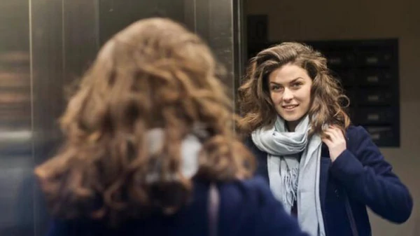 Зачем в лифтах вешают зеркало: об этих важных причинах вы даже не дога...