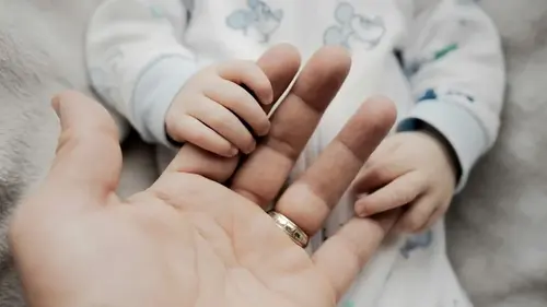 Как назвать ребенка, родившегося в ноябре: красивые и счастливые имена для мальчиков и девочек