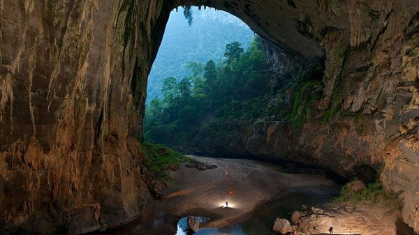 Во Вьетнаме случайно обнаружили самую красивую пещеру в мире