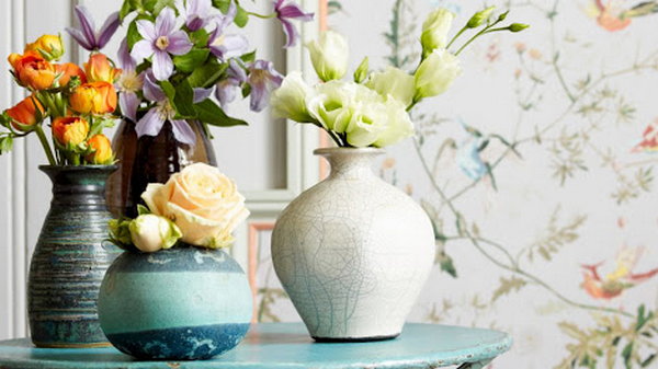 Как украсить интерьер вазами?