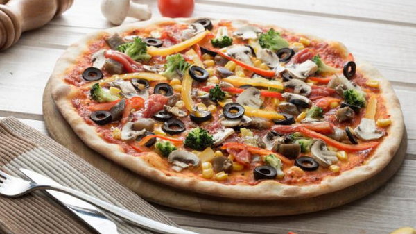 Эту пиццу можно приготовить за 20 минут и съесть, даже если вы на диете