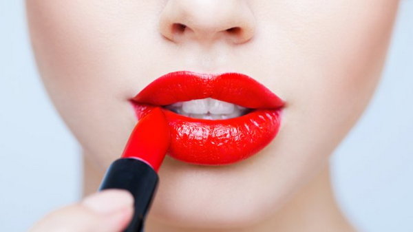 Как красить губы яркой губной помадой