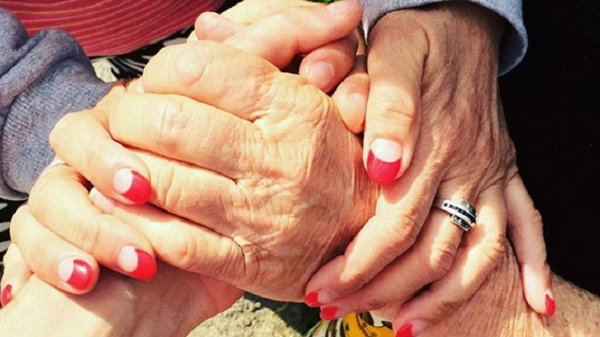 Как женские руки и ногти меняются после 40 лет, и что с этим делать