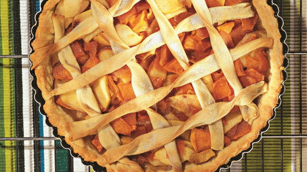 Как испечь осенний пирог с тыквой и яблоками