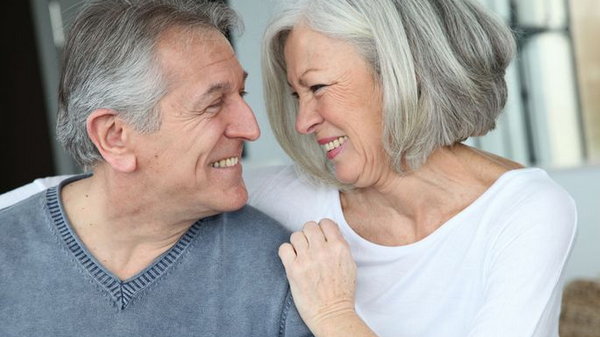 В каком возрасте, по мнению мужчин, женщины становятся слишком стары для отношений?