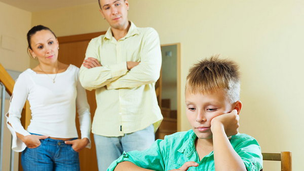 Дети невовлеченных родителей: 7 последствий воспитания