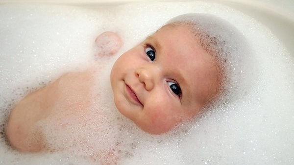 Первое купание новорожденного ребенка