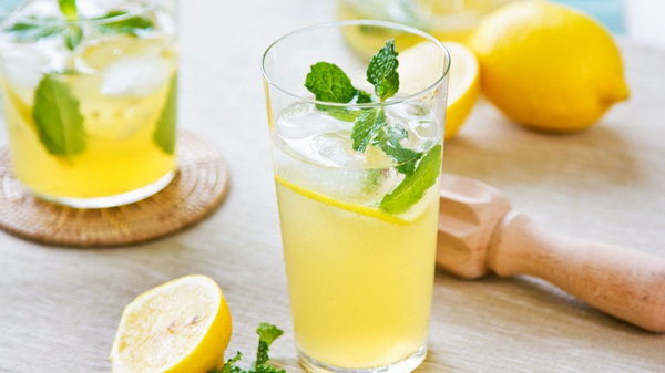 Рецепт быстрого домашнего лимонада с мятой и лаймом