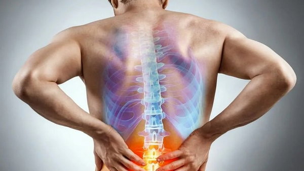 Чтобы быстро снять боль в спине, не спеши пить таблетки