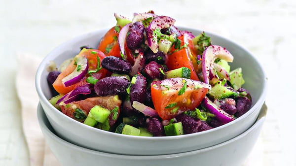 Салат из овощей с фасолью